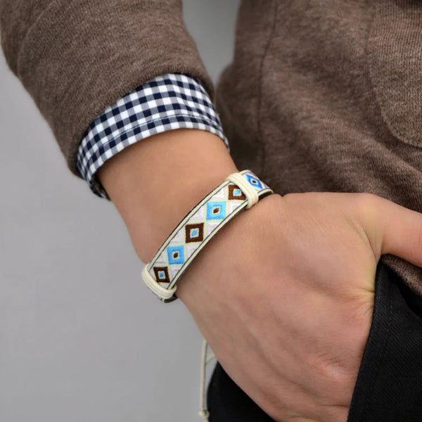 Pulsera de cuero estilo étnico para mujer