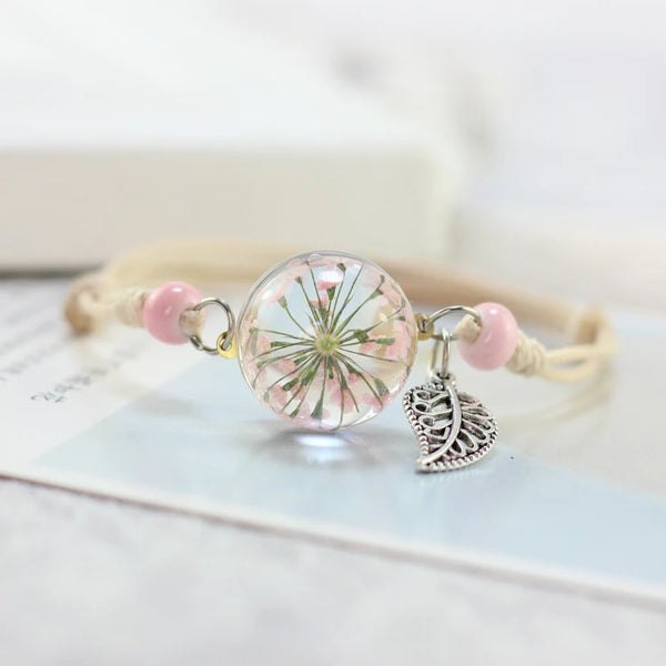 Pulsera de especímenes de plantas de flores secas