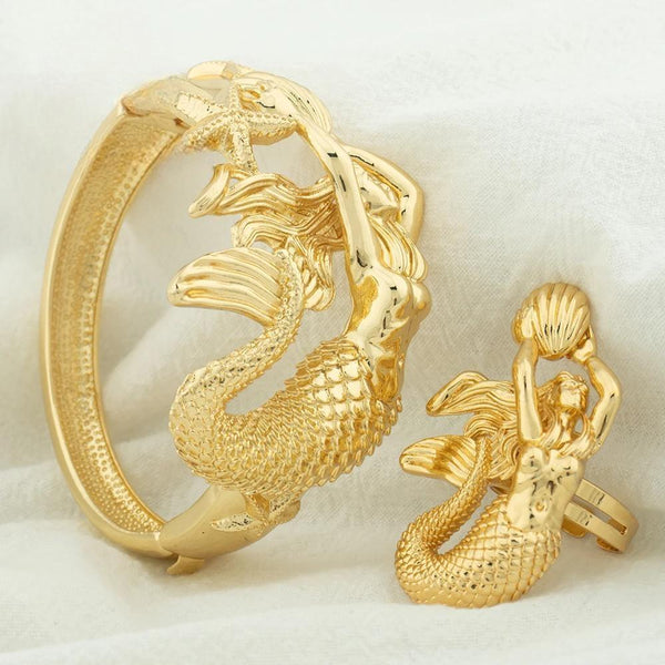 Brazaletes africanos de color dorado con anillo