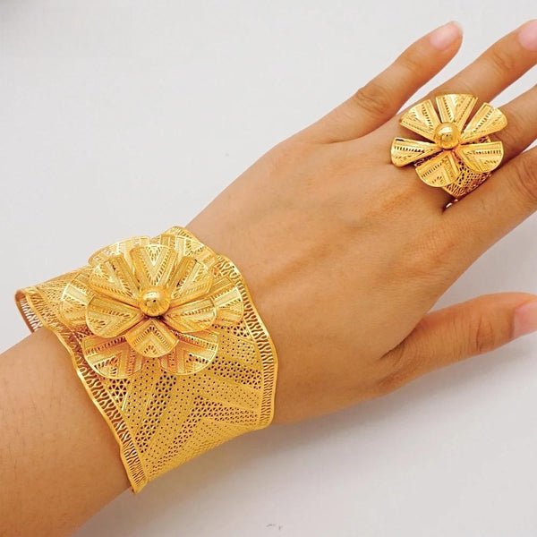 Brazalete y anillo de oro de Dubái para mujer