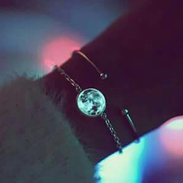 Pulsera de luna de nacimiento con cadena que brilla en la oscuridad y fases lunares