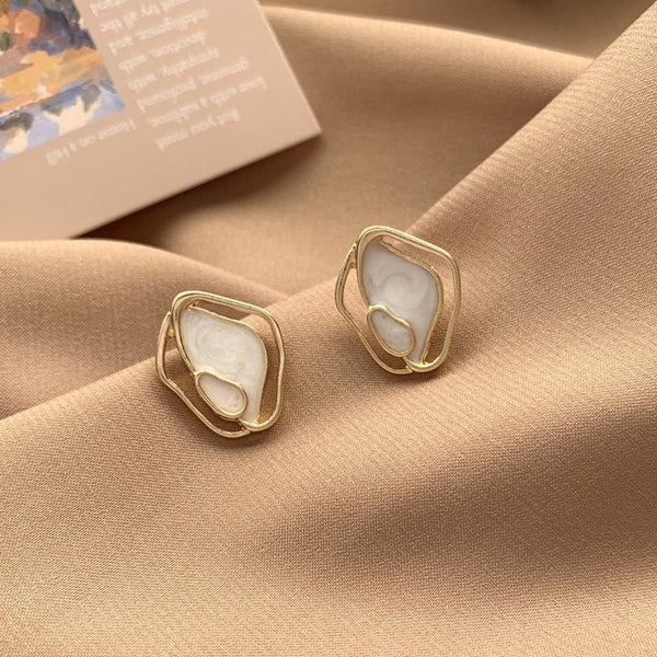 Pendientes de botón con diseño geométrico irregular de acetato y esmalte