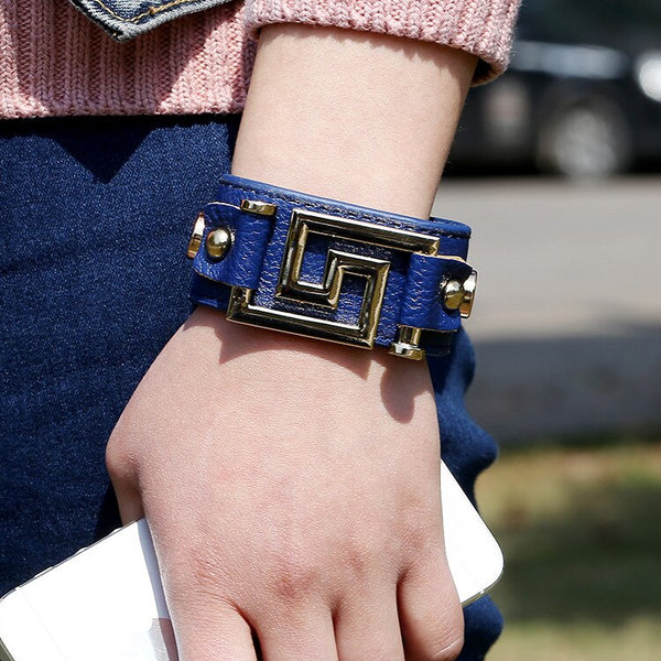 Pulsera de moda para mujer, estilo punk, ancha, geométrica, de cuero dorado.