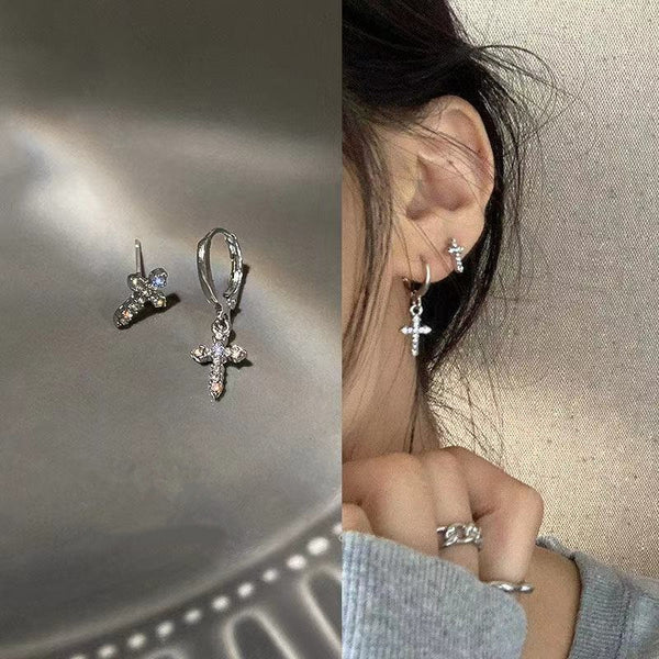 Pendientes asimétricos con forma de cruz para mujer